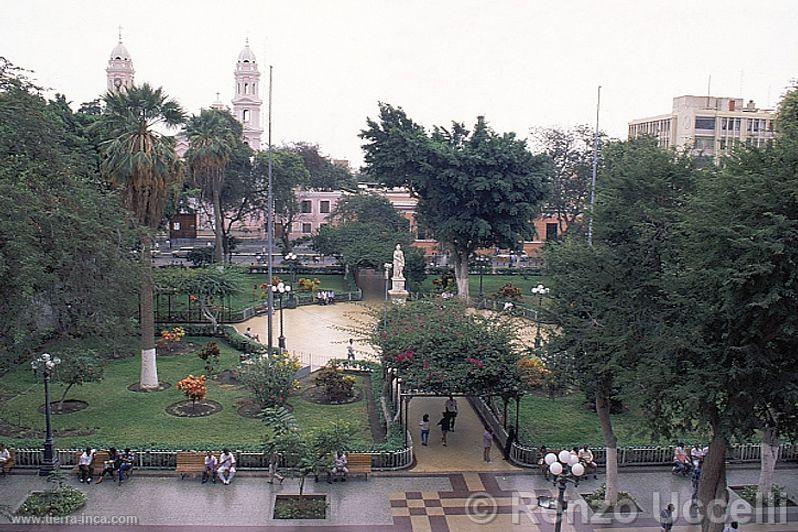 Plaza, Piura
