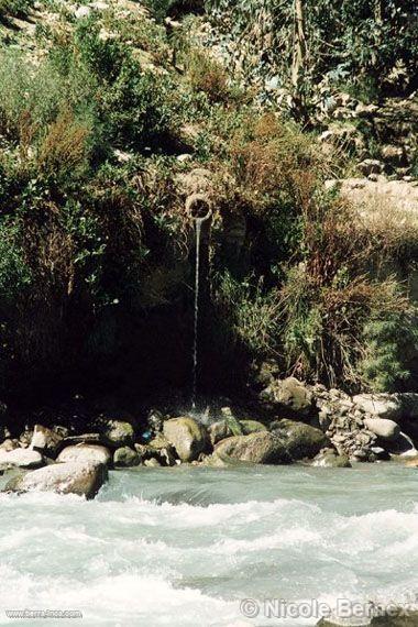 Desagüe desembocando en el río Mapacho, Ocongate