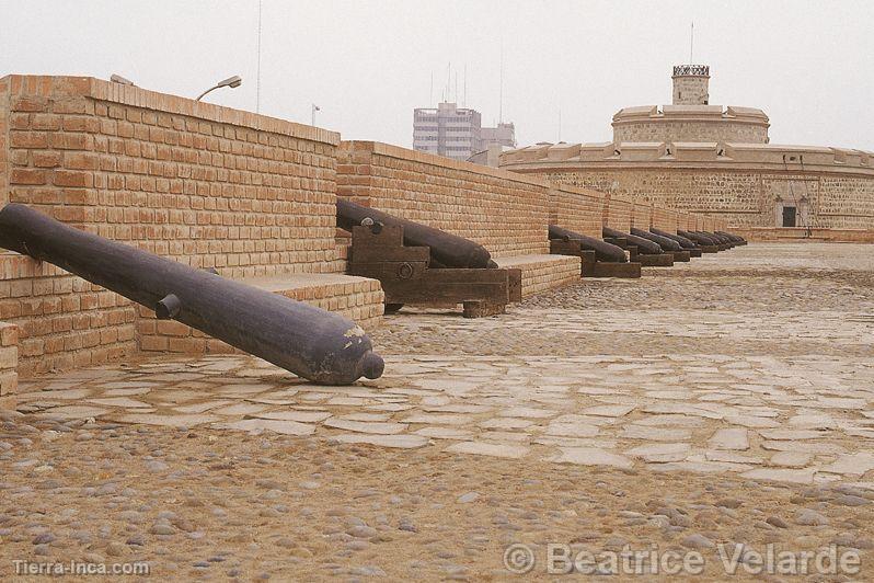 Vista de los caones de la Fortaleza del Real Felipe, Callao