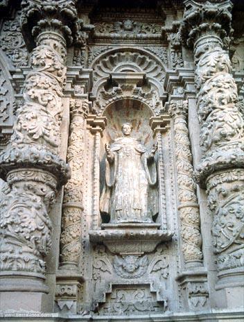 Detalle de la fachada de la iglesia de La Merced de Lima