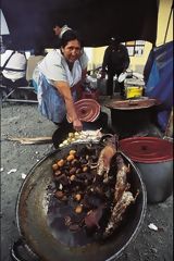 Cuy asado relleno con hierbas