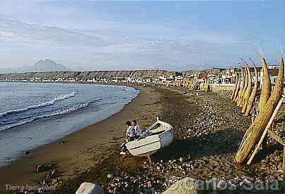 Caballitos de totora en Huanchaco