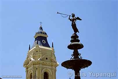 Pileta y Catedral de Lima