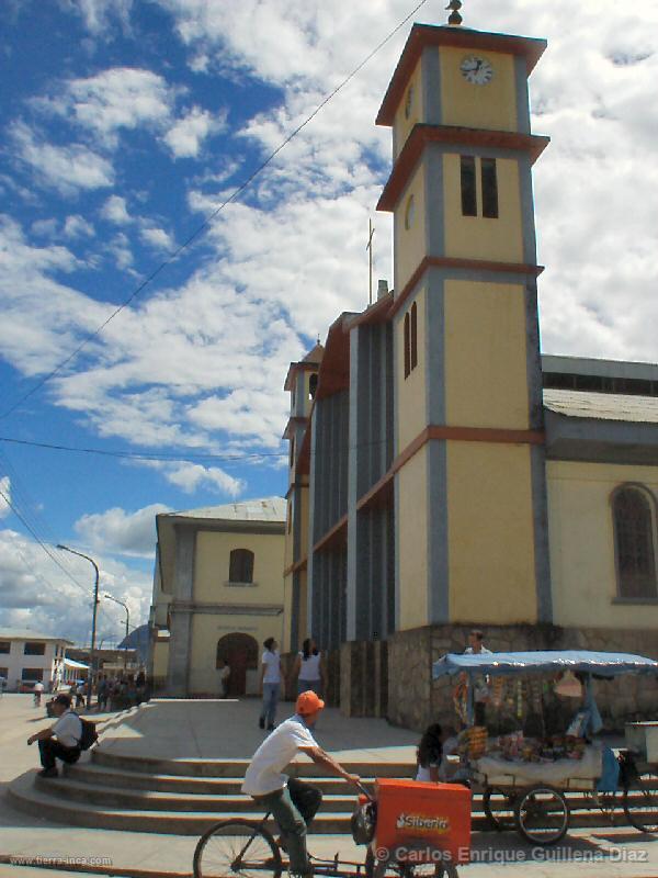 Vista lateral de la catedral, Moyobamba