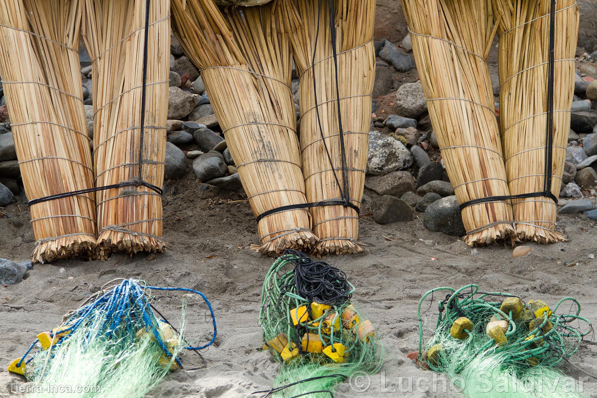 Caballitos de totora en Huanchaco