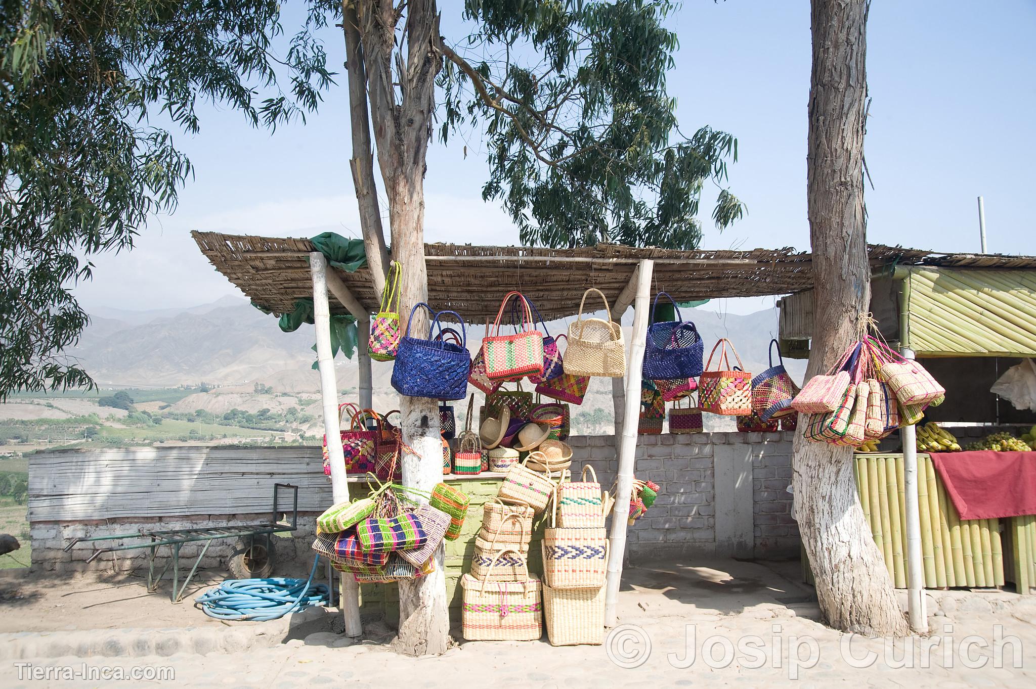 Venta de artesanías en Azpitia