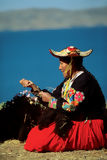 Artesana de Llachon y Lago Titicaca