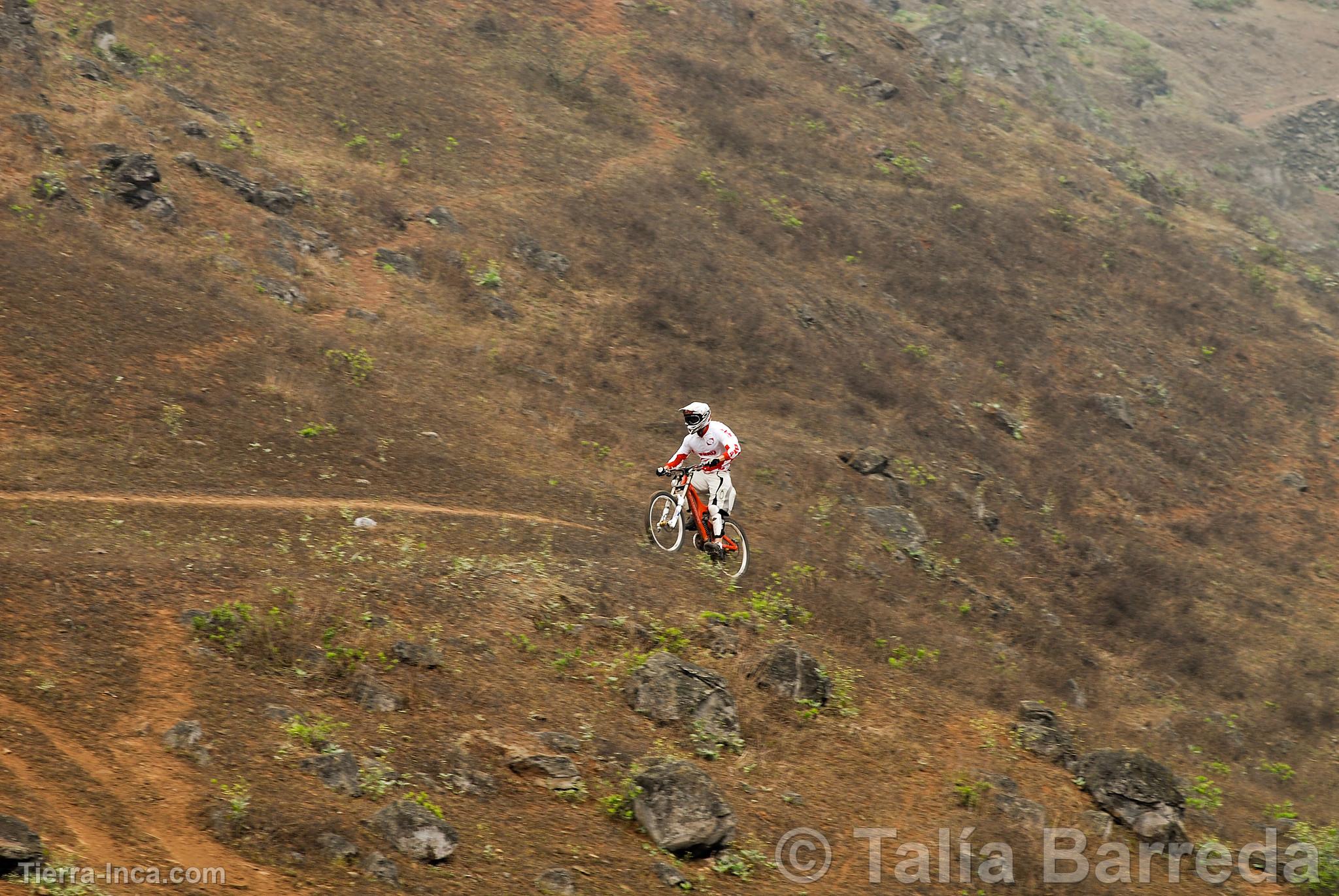 Ciclismo en las Lomas de Lcumo