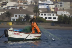 Pescador en el balneario de Pucusana