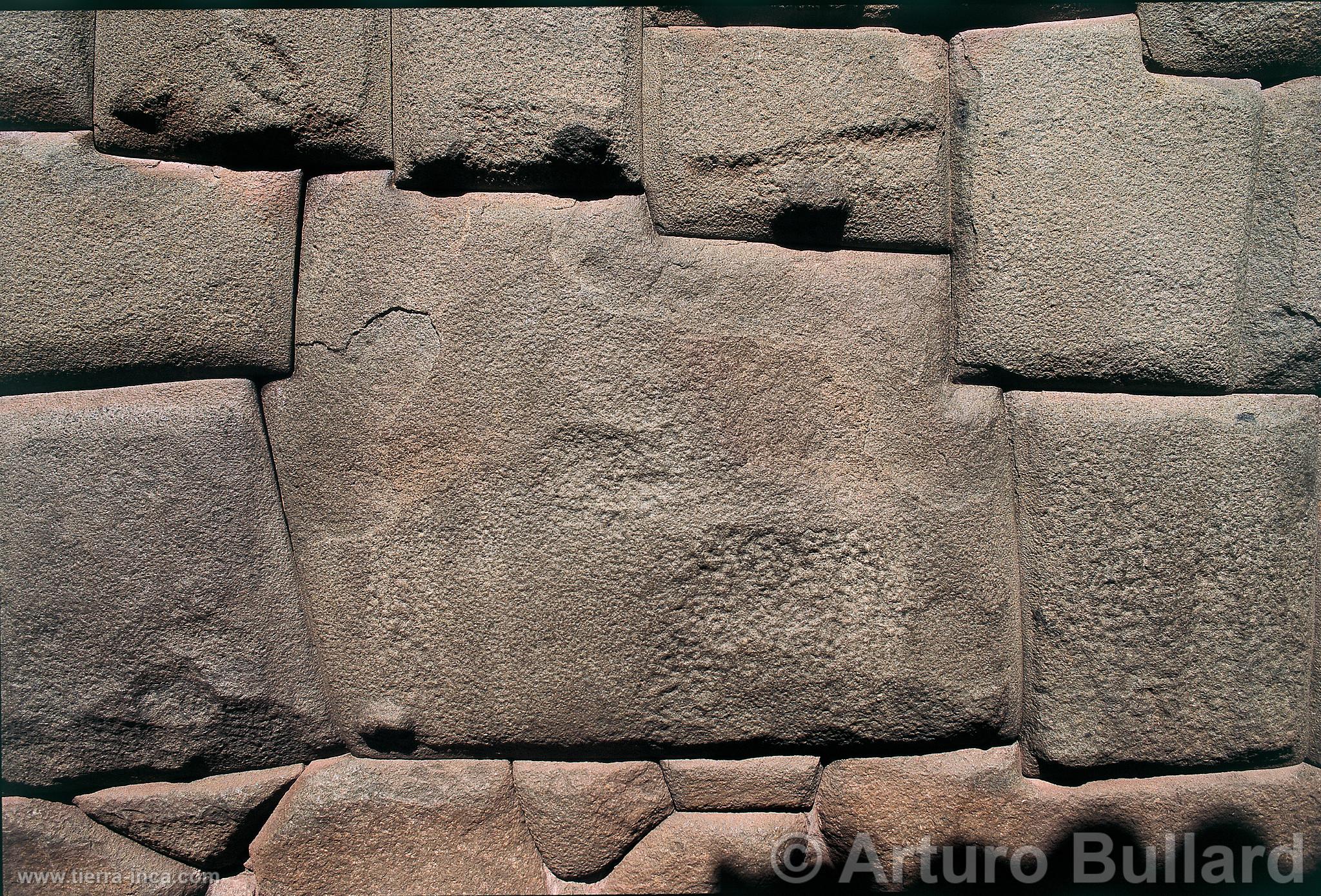 Piedra de los doce angulos, Cuzco