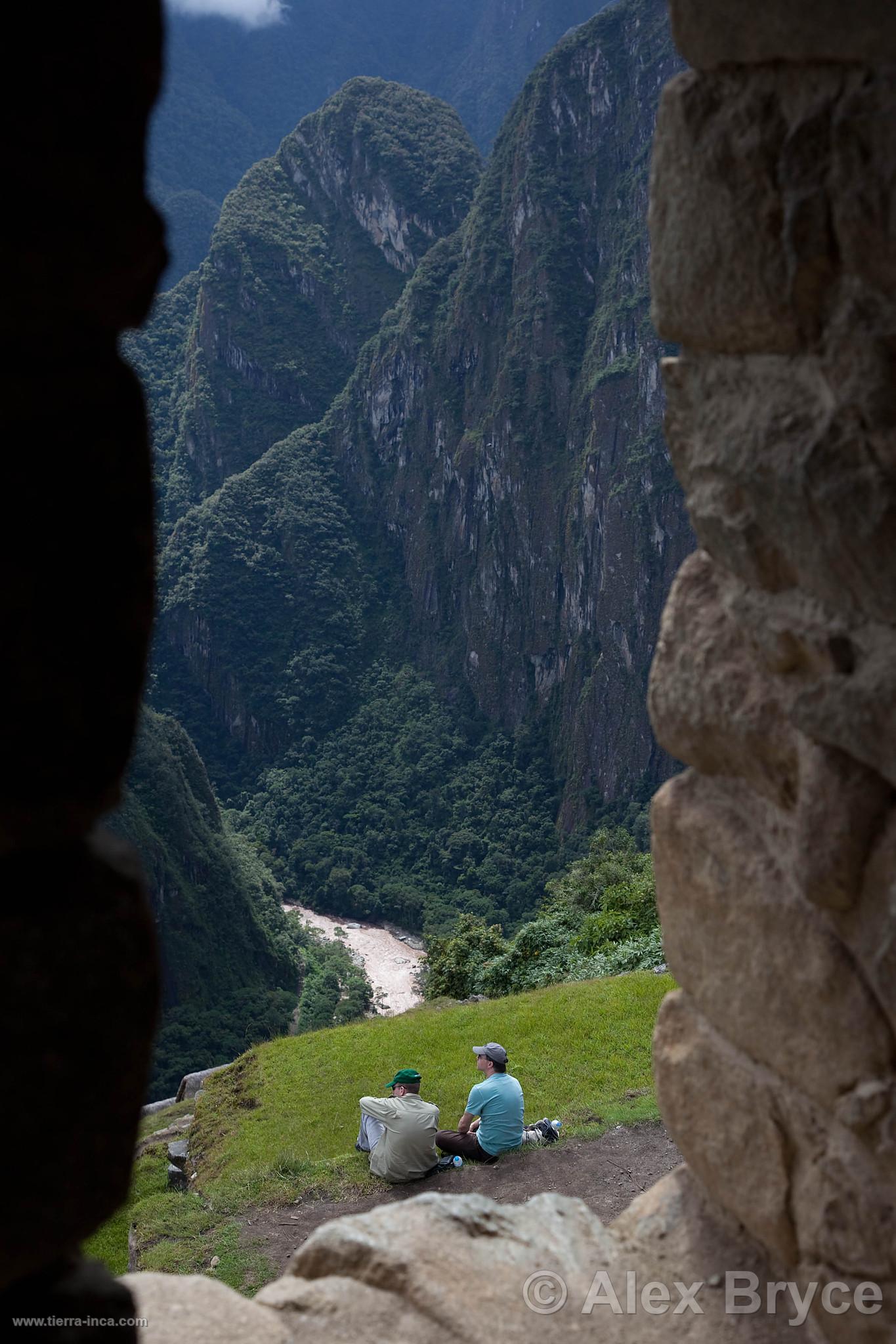 Turistas en la ciudadela de Machu Picchu