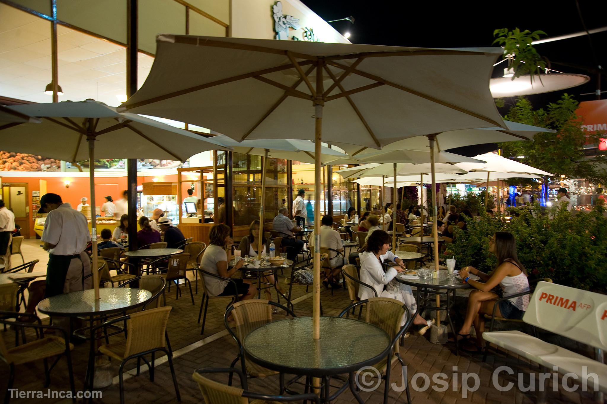 Restaurante en el balneario de Asia