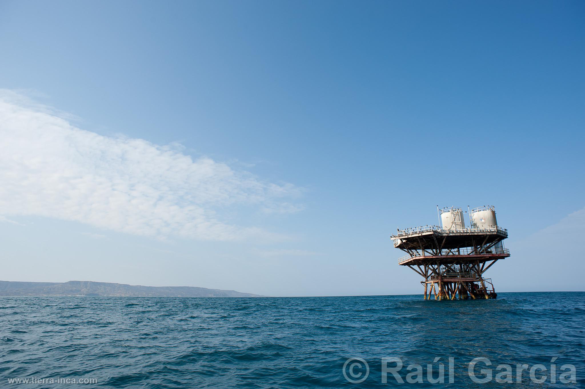 Plataforma en el mar de Máncora