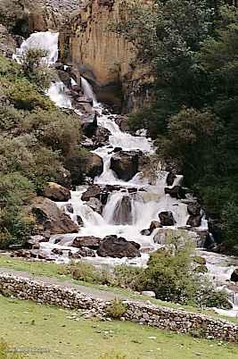 Cada de agua en Huancahuasi
