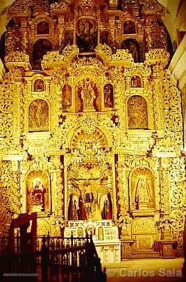 Altar en la catedral de Huamanga