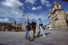 Turistas en la Plaza de Armas, Cuzco