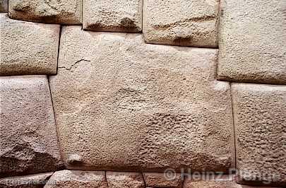 Piedra de los Doce Angulos, Calle Hatum Rumiyoc, Cuzco