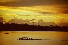 Atardecer en la Laguna Yarinacocha (Ucayali)