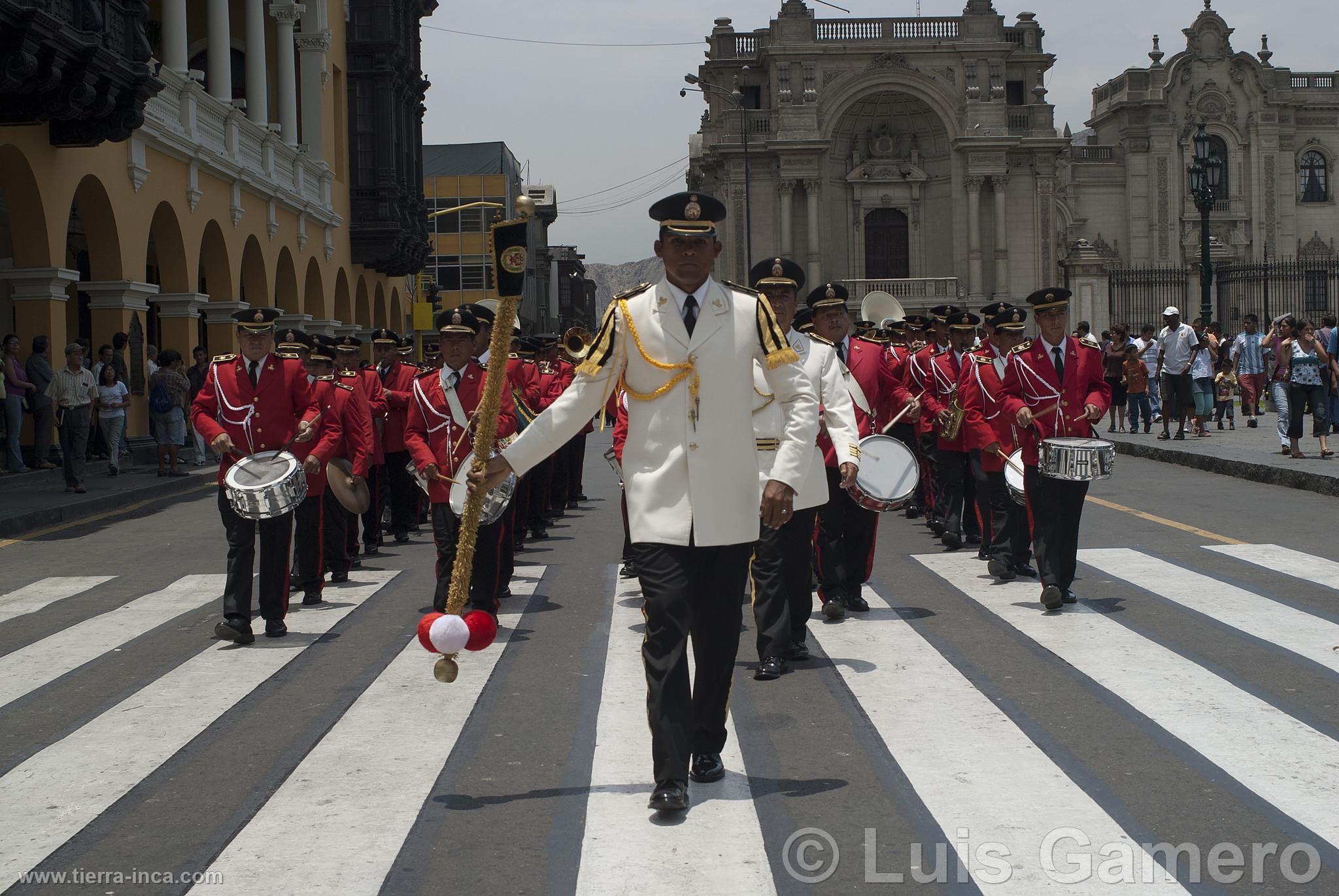 Desfile de la Banda de Msica de la Polica Nacional en la Plaza de Armas