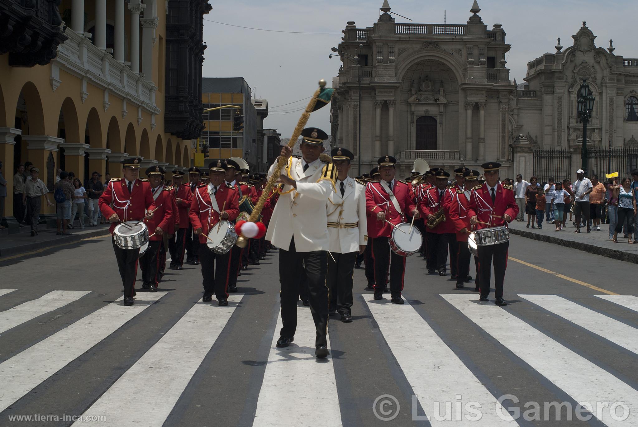 Desfile de la Banda de Msica de la Polica Nacional en la Plaza de Armas