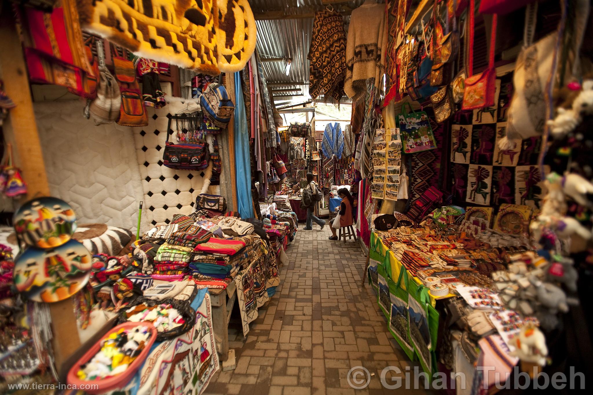 Mercado artesanal en Machu Picchu Pueblo
