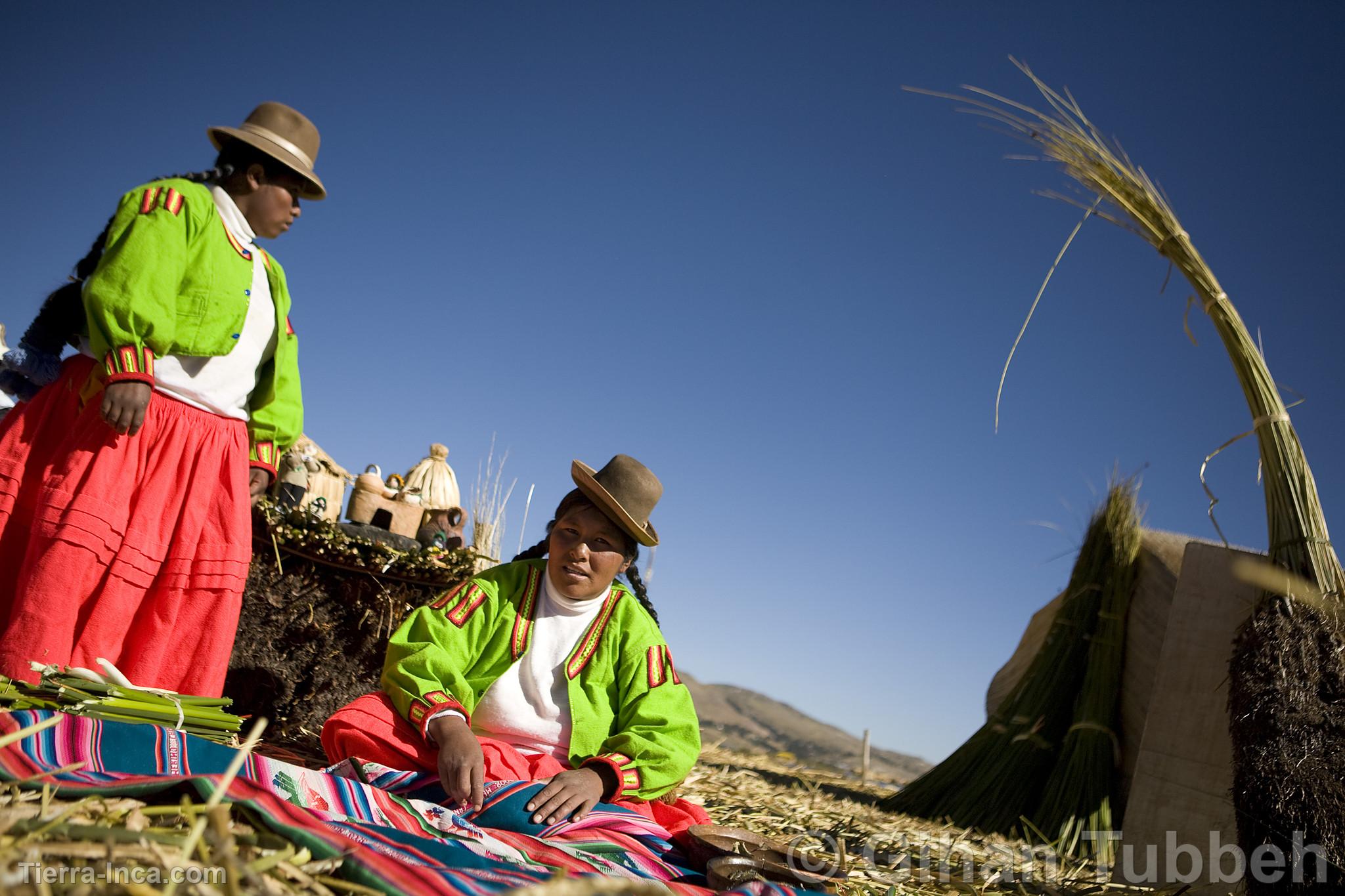 Mujeres de las Islas de los Uros