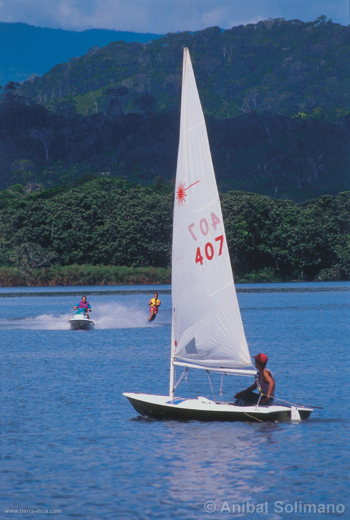 Deportes acuaticos en Laguna Azúl