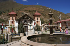 Plaza e Iglesia de Picoy