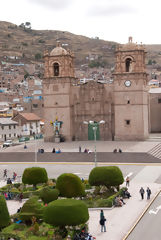 Plaza y Catedral de Puno