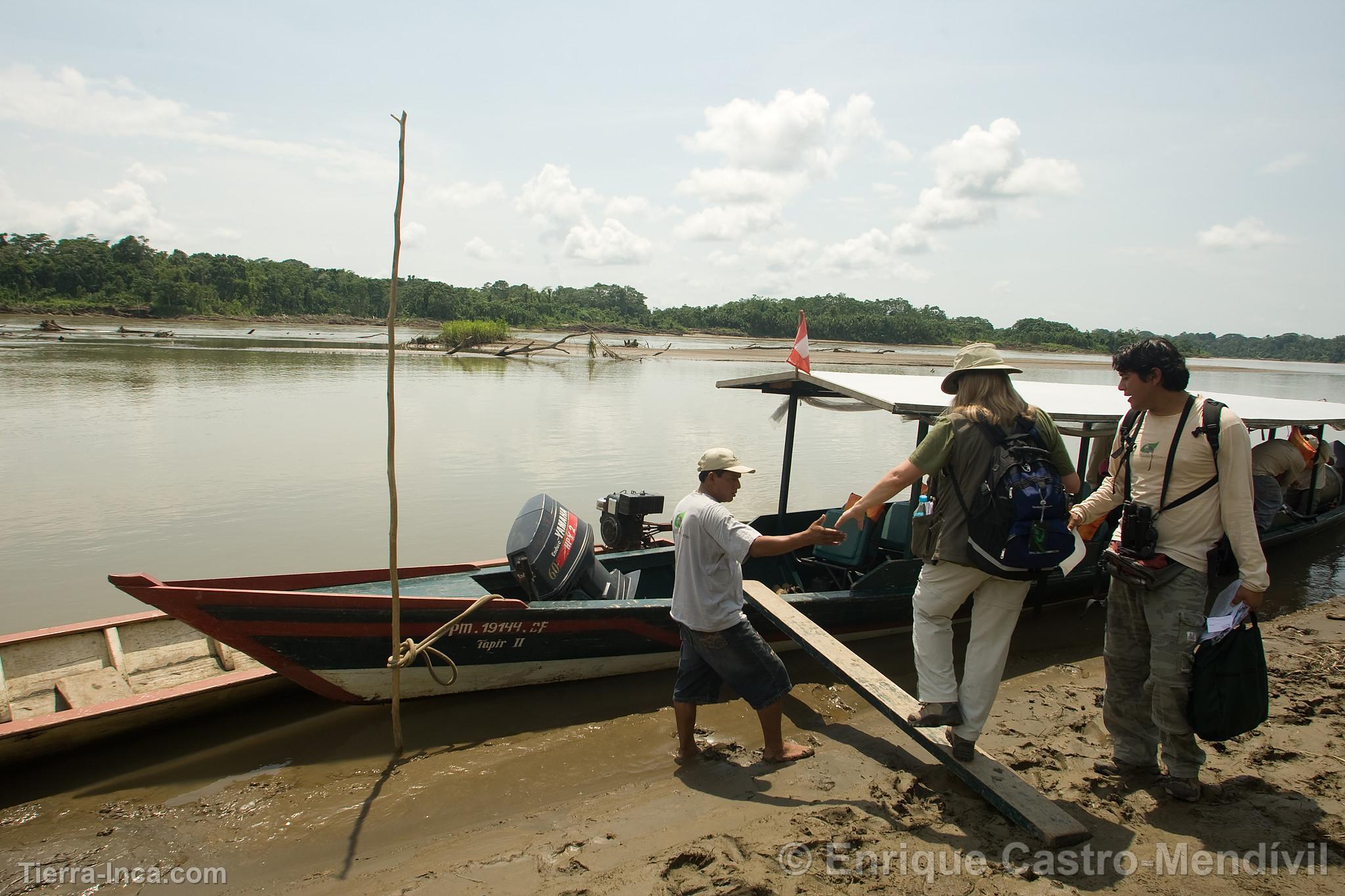 Turistas en el río Madre de Dios