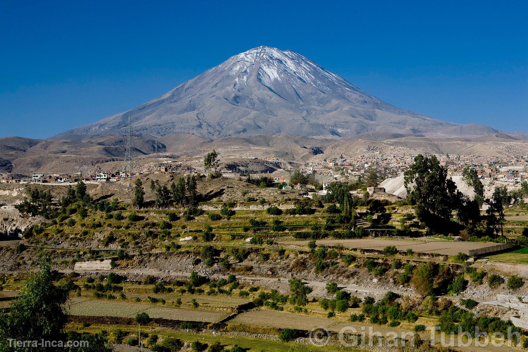 Volcn Misti y campia de Arequipa