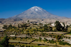 Volcn Misti y campia de Arequipa