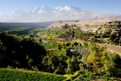 Volcn Chachani y campia de Arequipa