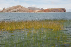 Isla Tikonata en el Lago Titicaca