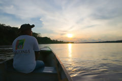 Paseo en bote en el ro Amazonas