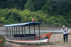 Bote en el río Manu