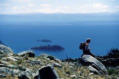 Turista y Lago Titicaca